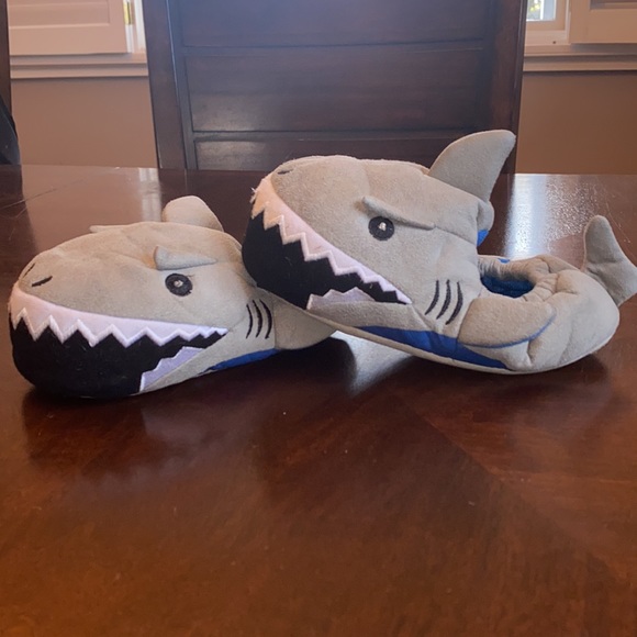 🍾CLOSET CLEAN OUT ACCEPTING ALL REASONABLE OFFERS🍾 - Picture 10 of 10